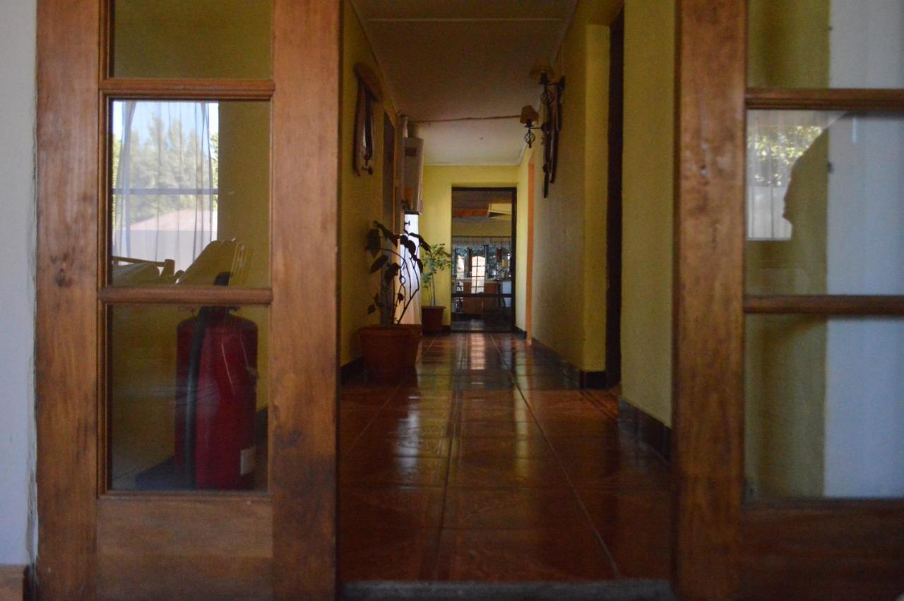Hostal Y Cabanas Vientos Del Sur Puerto Ingeniero Ibanez Екстериор снимка