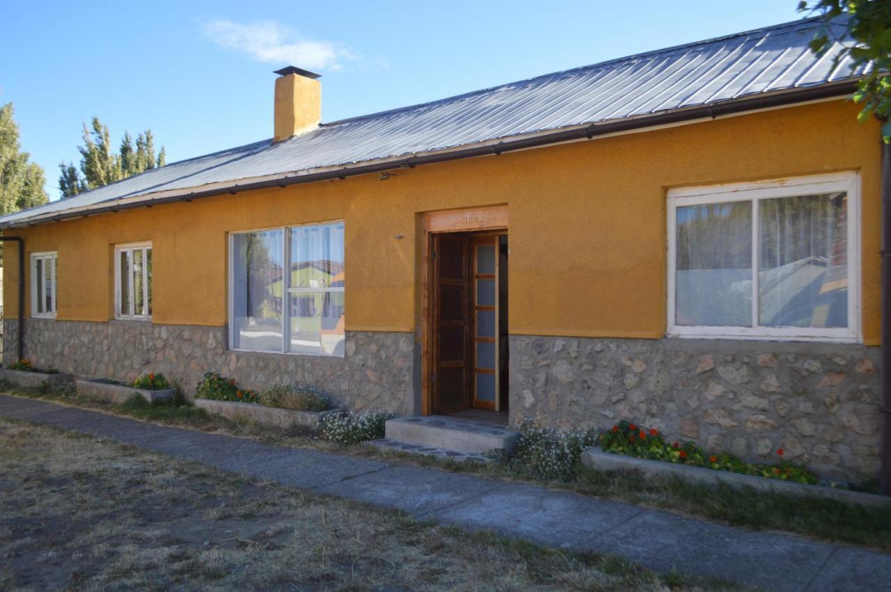 Hostal Y Cabanas Vientos Del Sur Puerto Ingeniero Ibanez Екстериор снимка